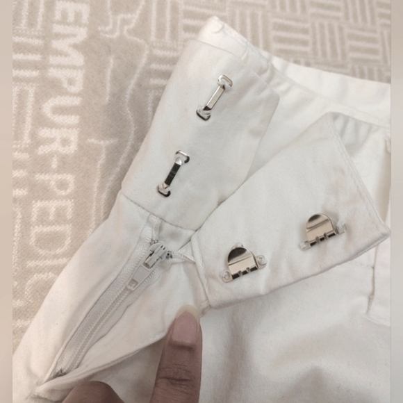 Like New White Capris - Picture 5 of 7